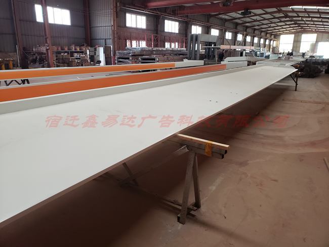 鑫易达公交候车亭即将在“小龙虾之都”投入使用